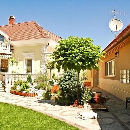 Апартаменти Gombos Apartman Гайдусобосло Екстер'єр фото