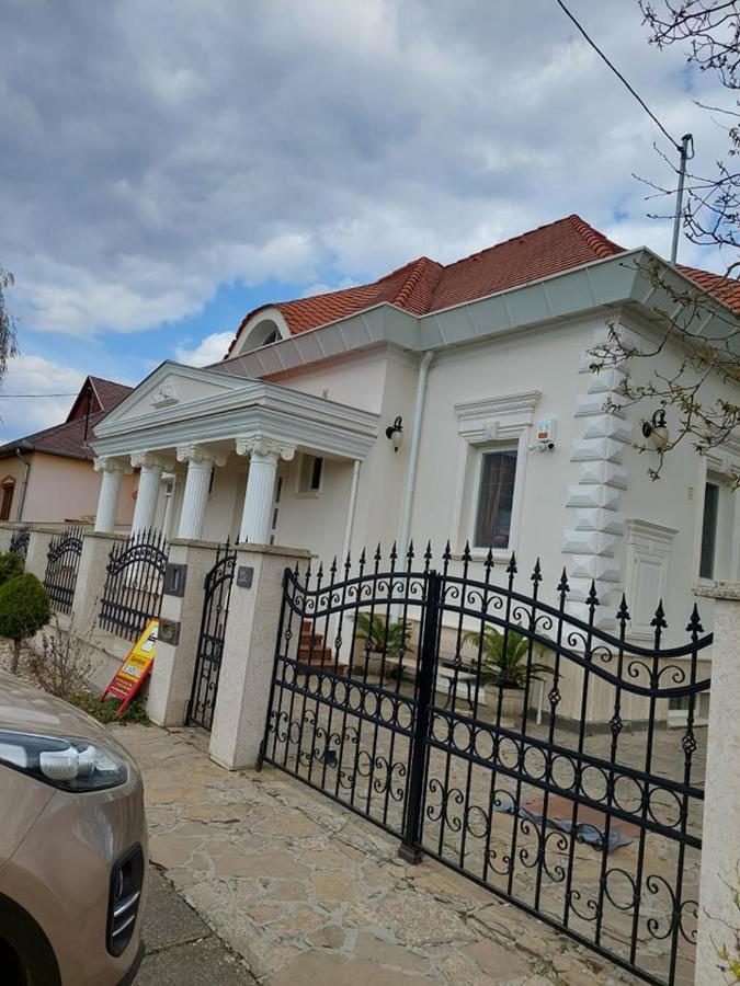 Апартаменти Gombos Apartman Гайдусобосло Екстер'єр фото