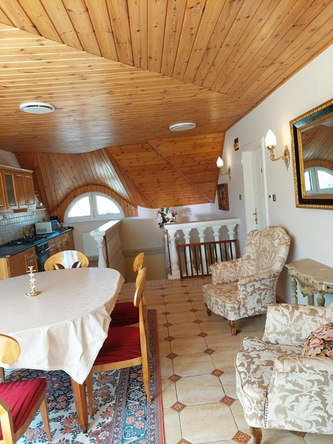 Апартаменти Gombos Apartman Гайдусобосло Екстер'єр фото