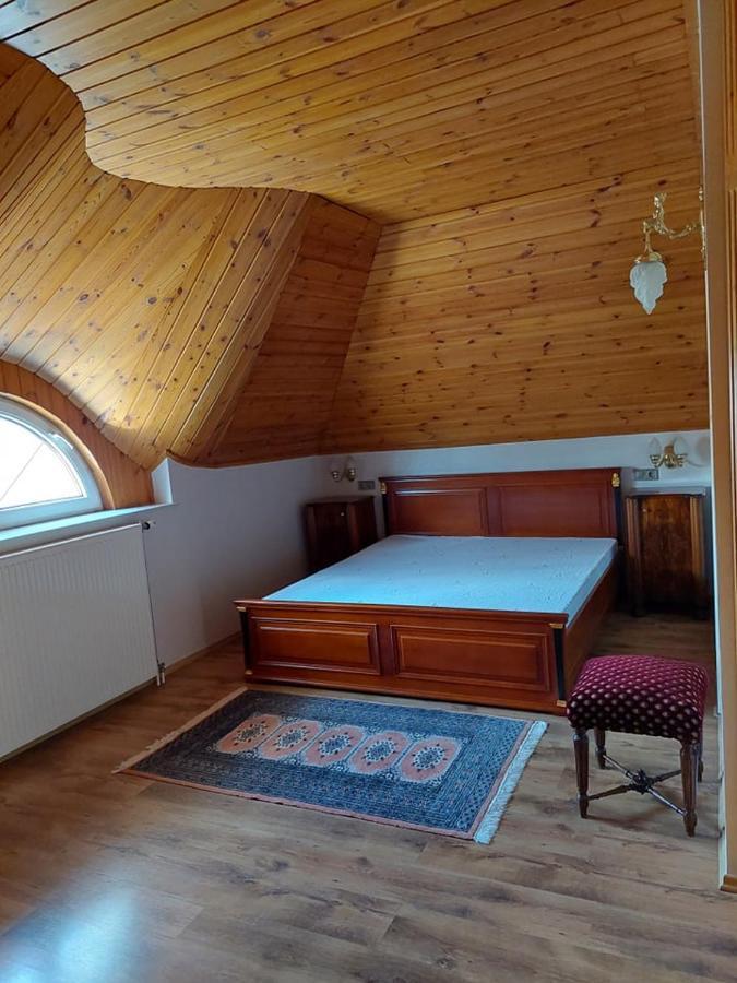 Апартаменти Gombos Apartman Гайдусобосло Екстер'єр фото