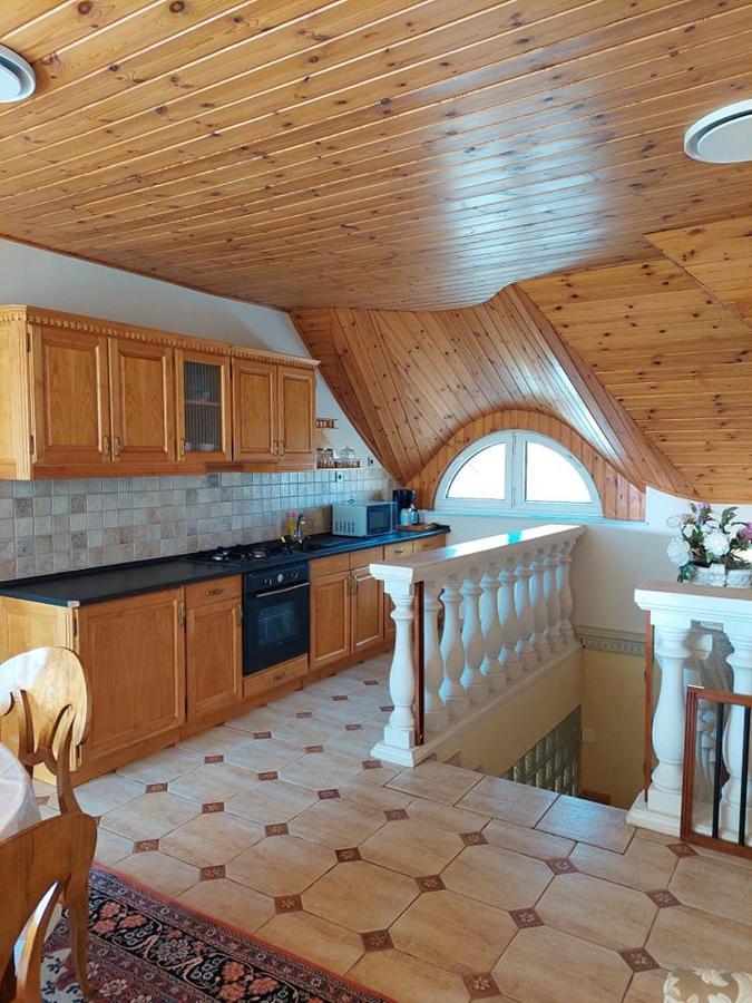 Апартаменти Gombos Apartman Гайдусобосло Екстер'єр фото