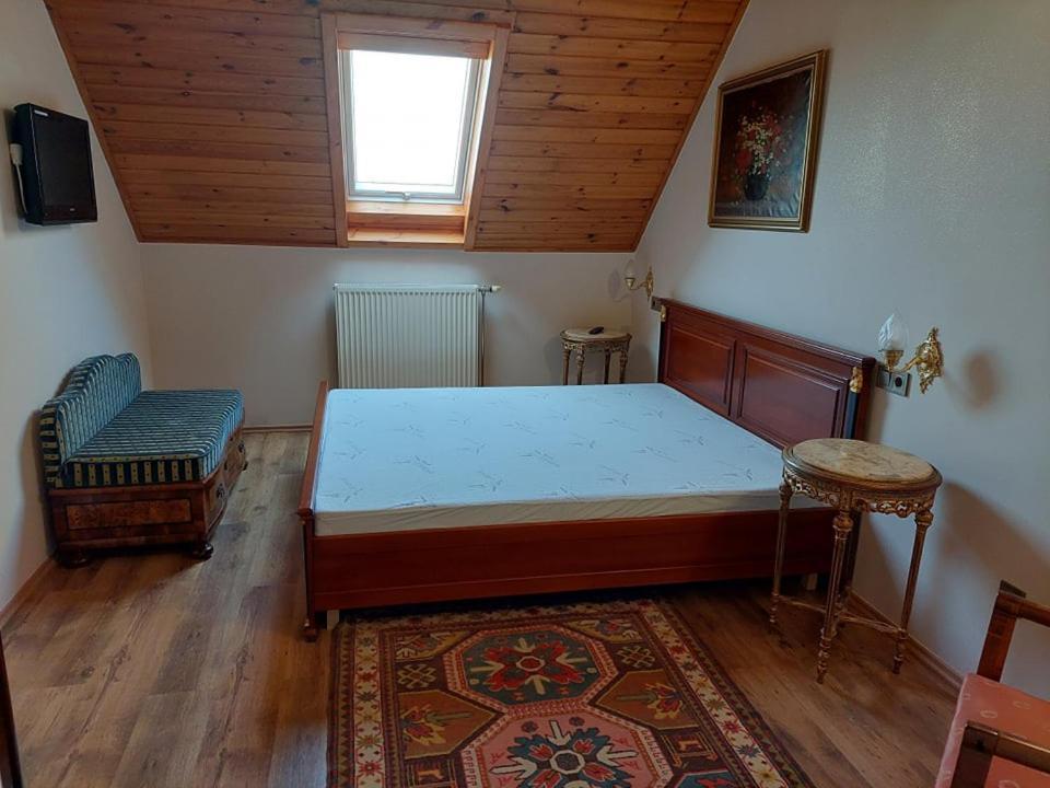 Апартаменти Gombos Apartman Гайдусобосло Екстер'єр фото
