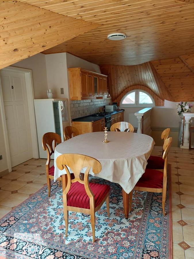 Апартаменти Gombos Apartman Гайдусобосло Екстер'єр фото