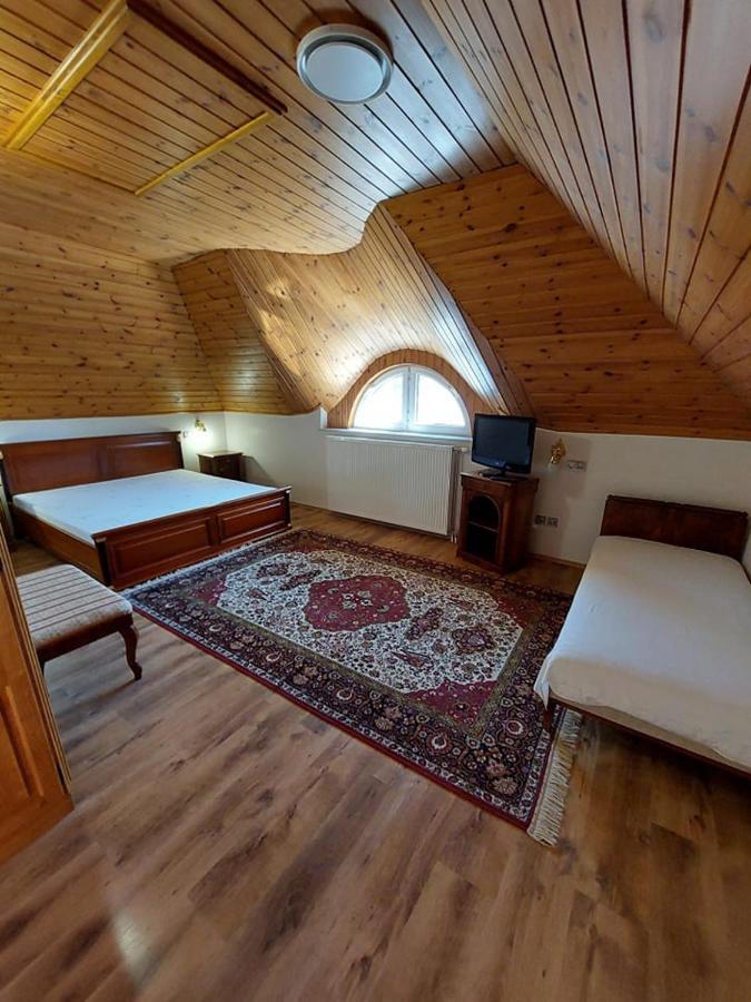 Апартаменти Gombos Apartman Гайдусобосло Екстер'єр фото