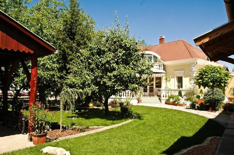 Апартаменти Gombos Apartman Гайдусобосло Екстер'єр фото