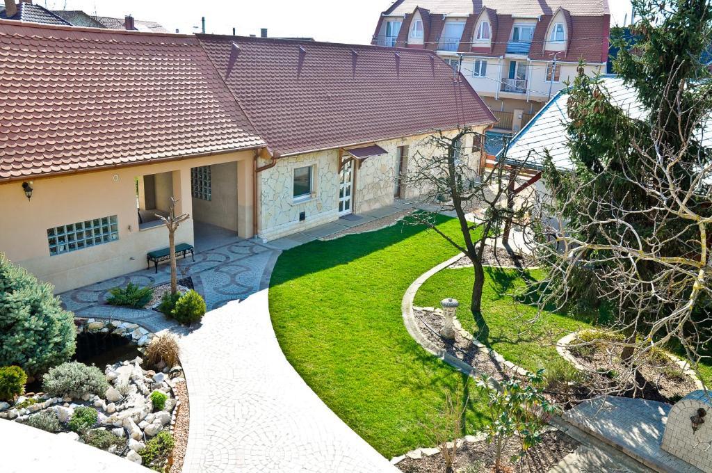 Апартаменти Gombos Apartman Гайдусобосло Екстер'єр фото