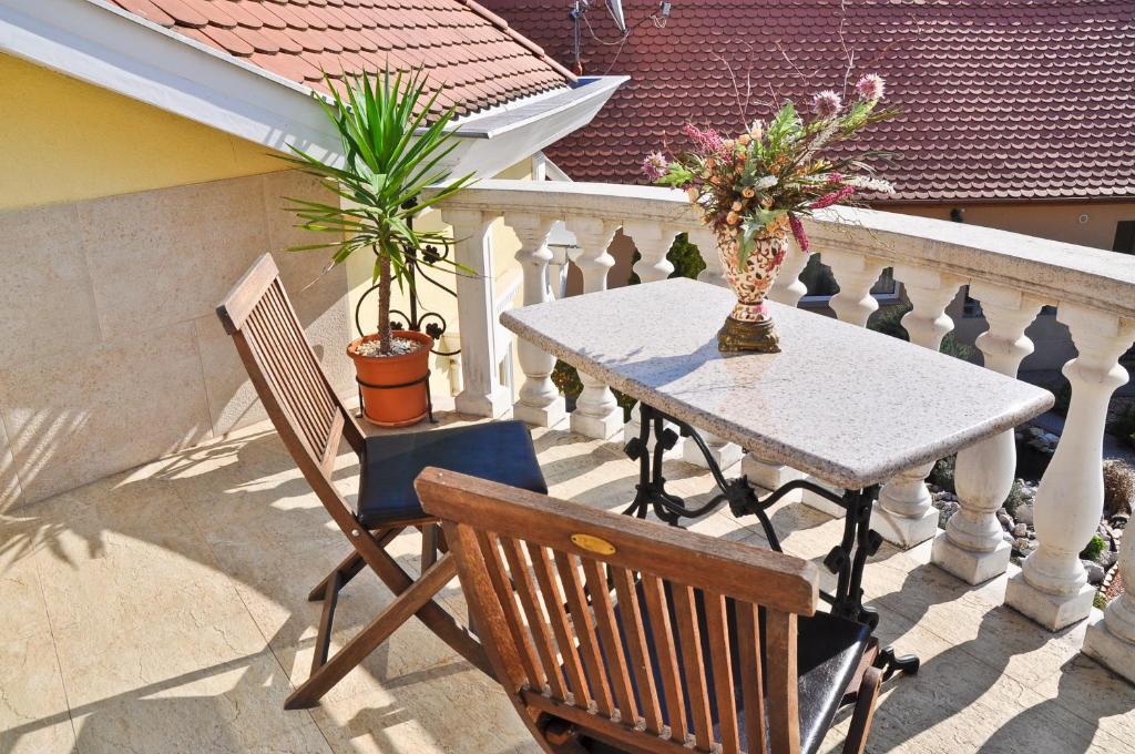Апартаменти Gombos Apartman Гайдусобосло Екстер'єр фото